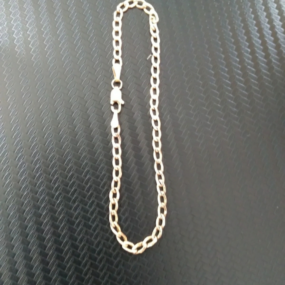10kt gold bracelet.